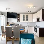 Blue Horizon Apartment By Duhomes