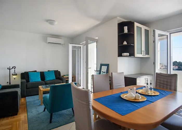 Blue Horizon Apartment By Duhomes